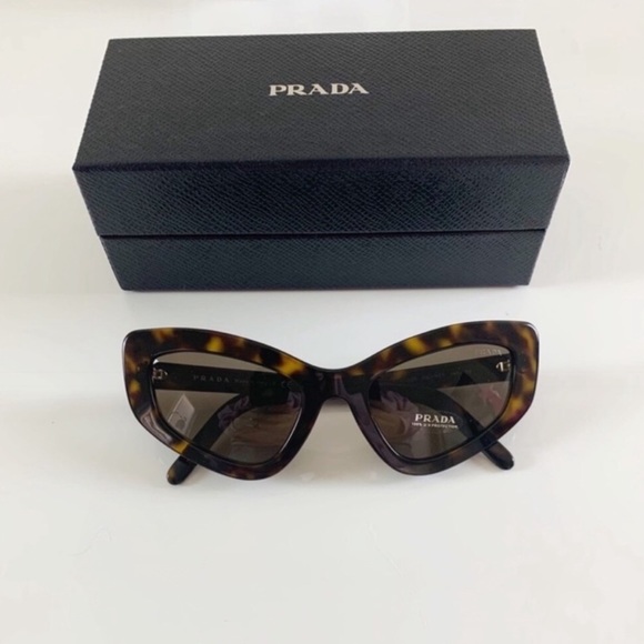 Free Prada Sunglasses, New - Picture 9 of 10